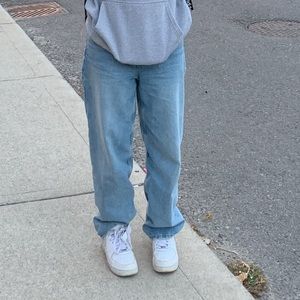 ZARA SIZE 4 BAGGY LIGHT WASH JEANS